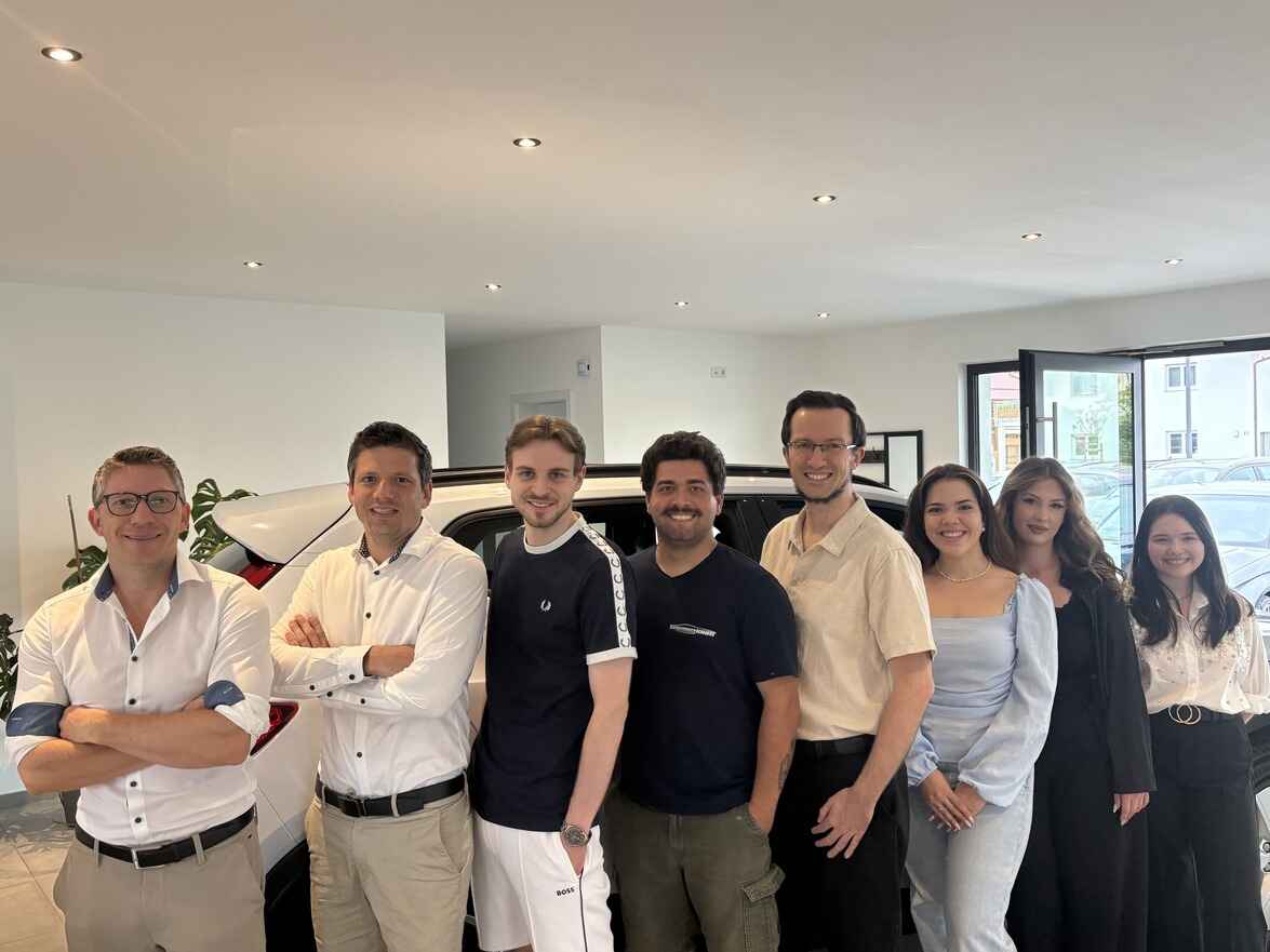 The team of EU Neuwagen Knott