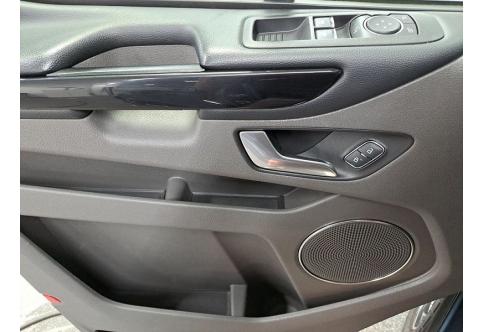 Ford Tourneo Custom #10