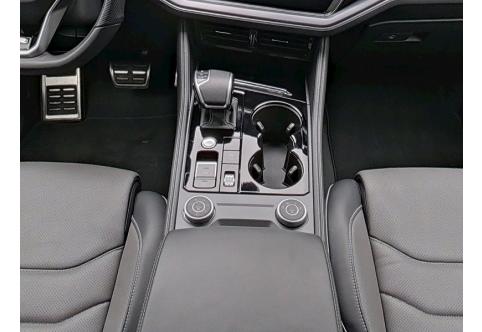 VW Touareg #12