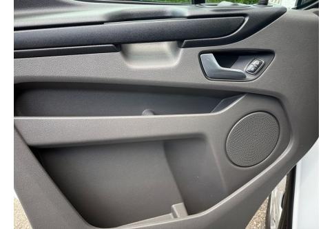 Ford Tourneo Custom #10