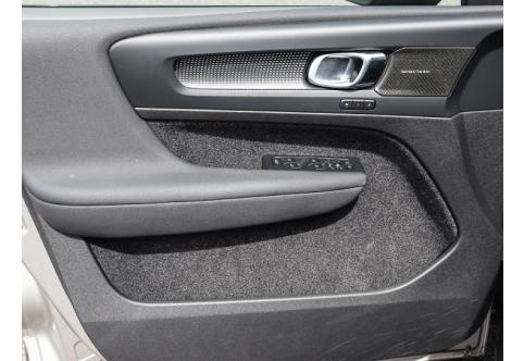 Volvo XC40 #10