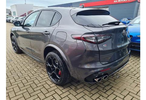 Alfa Romeo Stelvio #1