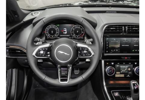 Jaguar XE #17